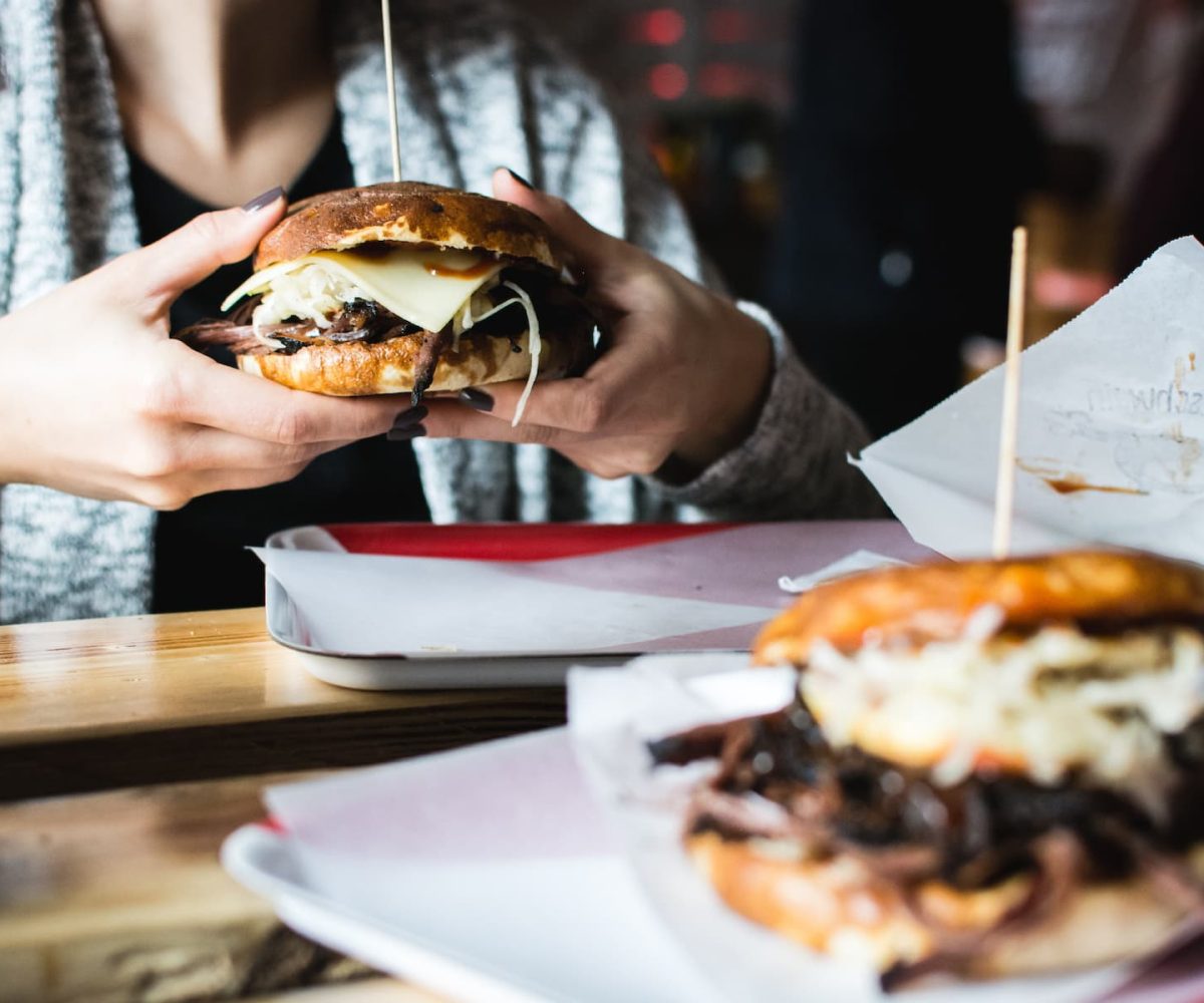 foodiesfeed-com_pulled-pork-burger.jpg foodiesfeed-com_pulled-pork-burger.jpg